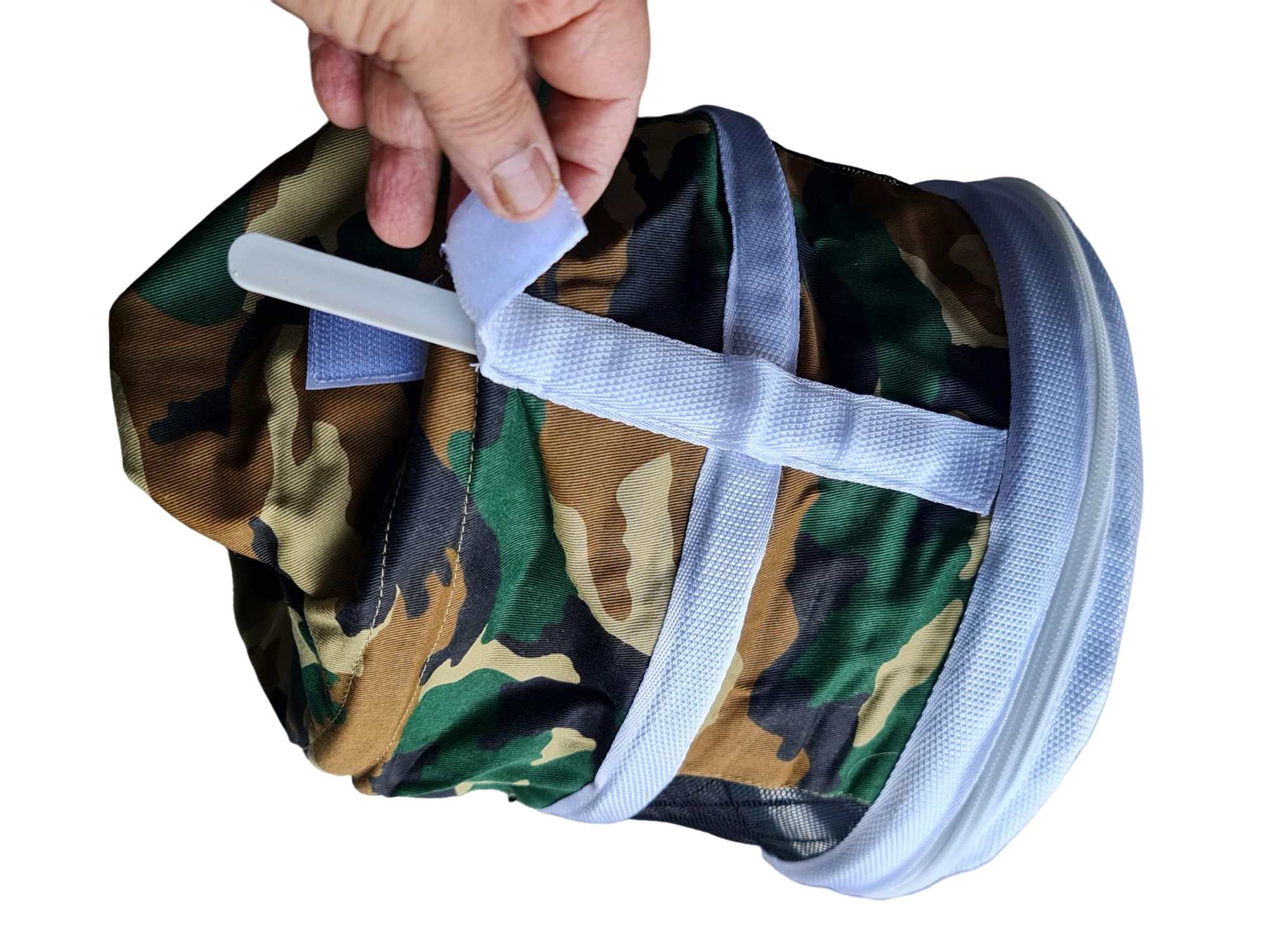 OZ ARMOUR beekeeping suit fencing veil and zipper detail